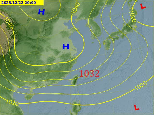 從東亞上空的等壓線圖可發現，1032等壓線已抵達台灣上空。（圖／翻攝自鄭明典臉書）