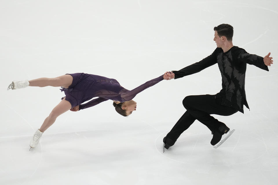 Alisa Efimova and Misha Mitrofanov compete in championship pairs at the U.S. figure skating championships Saturday, Jan. 27, 2024, in Columbus, Ohio. (AP Photo/Sue Ogrocki)