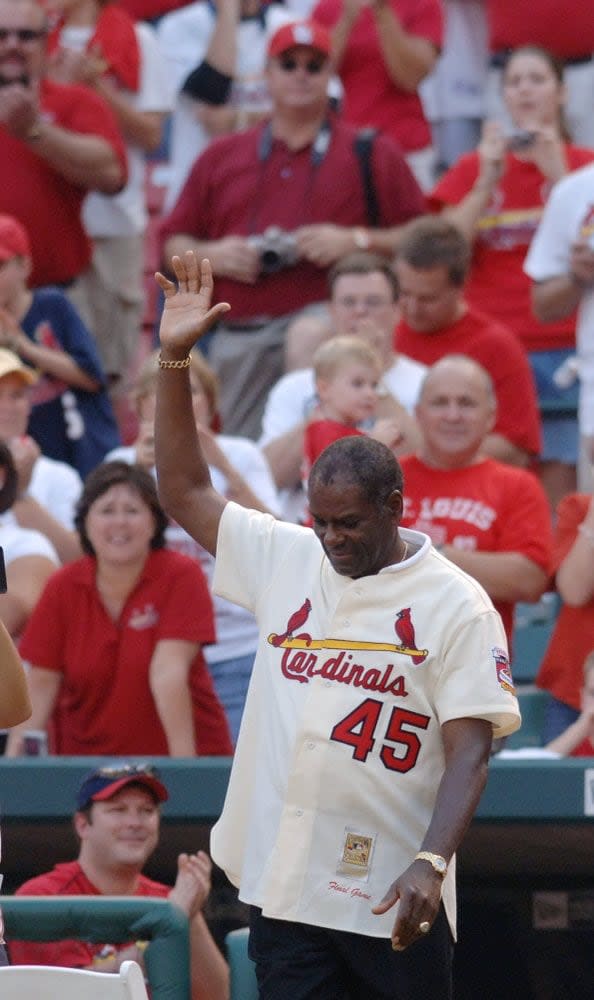 In this Oct. 2, 2005, file photo, St. Louis Cardinals Hall-of-Famer Bob Gibson waves to the crowd during ceremonies following the Cardinals’ last regular-season game at Busch Stadium in St. Louis, against the Cincinnati Reds. (AP Photo/Bill Boyce, File)