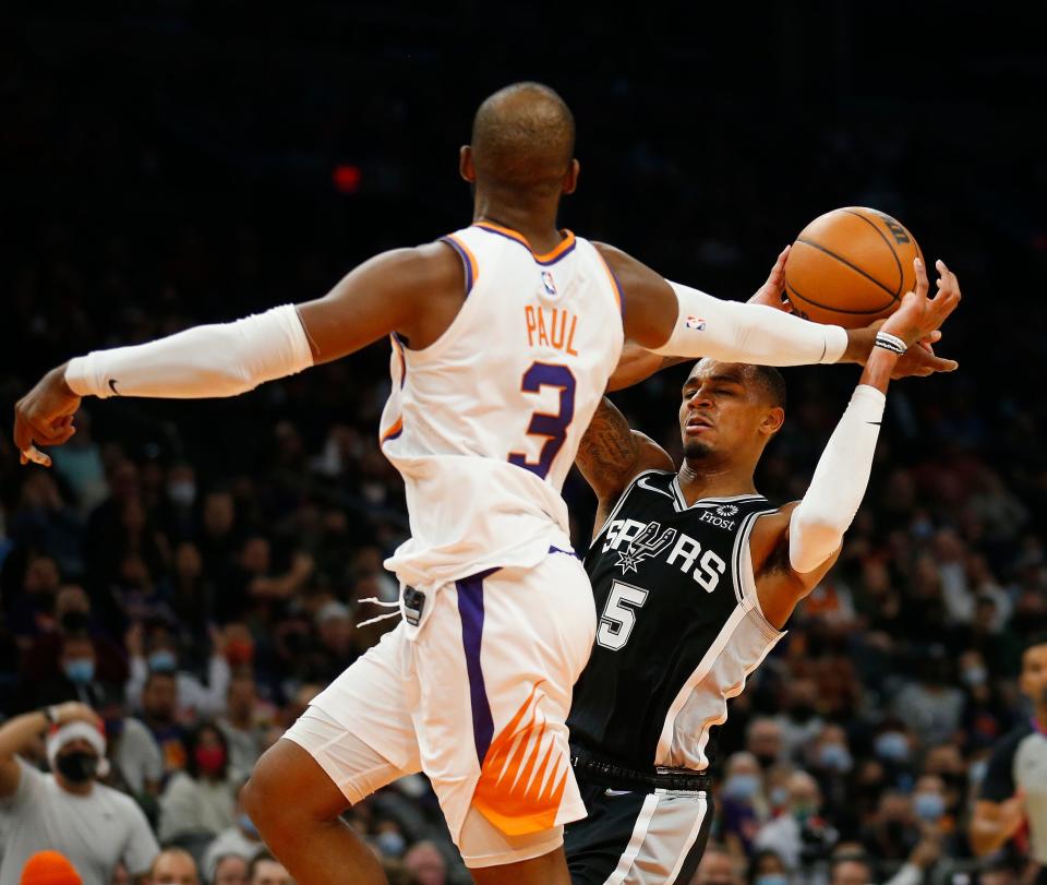 December 6, 2021; Phoenix, USA; Suns' Chris Paul (3) knocks the ball away from Spurs' Dejounte Murray (5) late in the fourth quarter at the Footprint Center. Patrick Breen-Arizona Republic