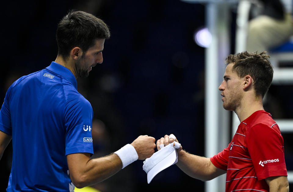 Novak Djokovic賽後與Diego Schwartzman致意。 (Photo by TPN/Getty Images)