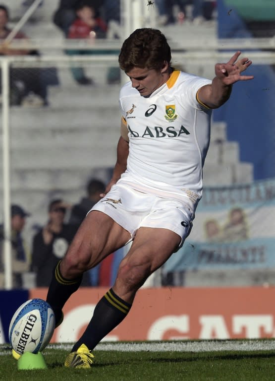 South Africa fly-half Patrick Lambie slots over a penalty during his side's 2015 Rugby World Cup warm-up match against Argentina at Jose Amalfitani stadium in Buenos Aires on August 15, 2015