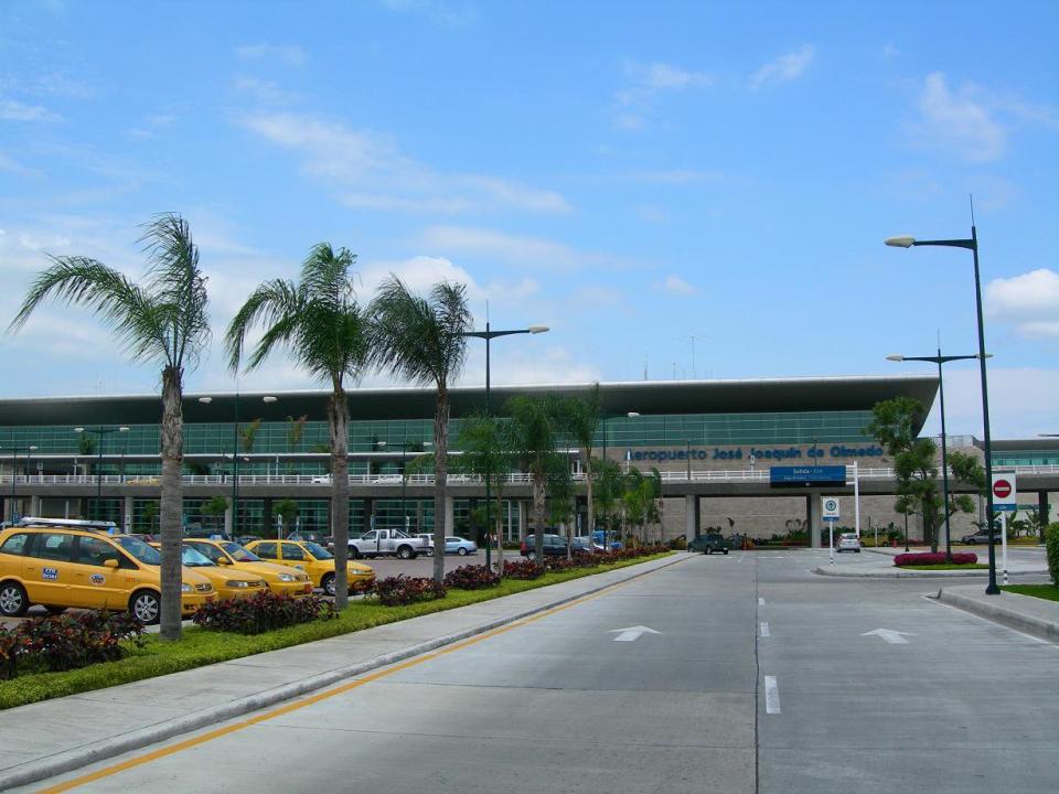 Jose Joaquin de Olmedo airport in Guayaquil: José Porras