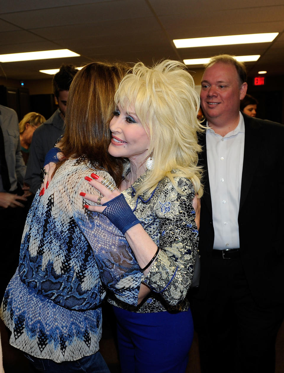 "I just don't feel like I have to explain myself. I love everybody." (via <a href="http://abcnews.go.com/Entertainment/dolly-parton-gay-rumors-losing-drag-queen-alike/story?id=17812138">Nightline</a>)
