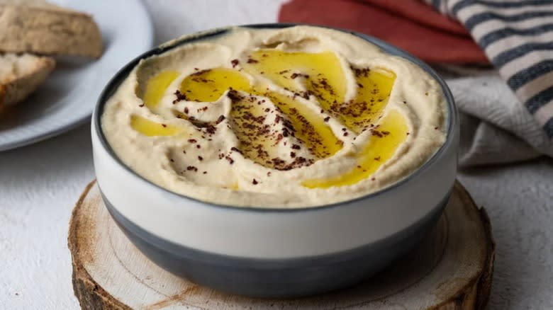 bowl of hummus