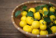 <p>The oil from yuzu is famed for having a refreshing and uplifting effect on the body, while calming the mind.</p><p>With a scent which resembles a combination of mandarin and grapefruit, yuzu calms the nervous system, helping to relax the body and stop the fight or flight response. </p>