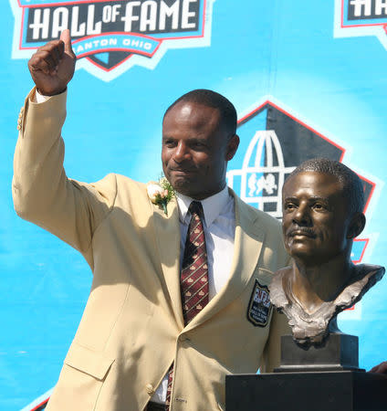 FILE PHOTO: Warren Moon waves to the crowd after his induction into the Pro Football Hall of Fame in Canton, Ohio, U.S. August 5, 2006. REUTERS/Matt Sullivan/File Photo