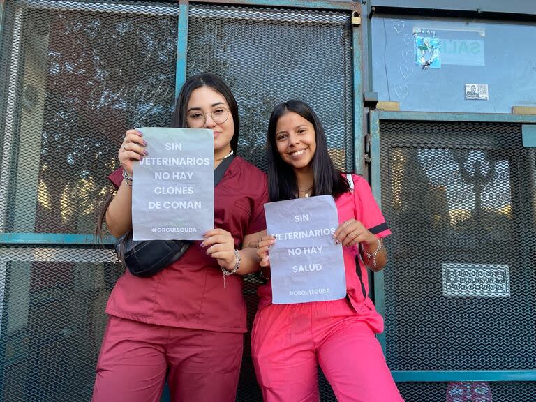 Magalí y Luciana, estudiantes de veterinaria, marchan por primera vez