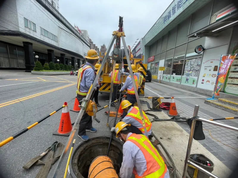 ▲台電表示，無論事故停電原因為何，台電同仁第一時間皆至現場積極查修、盡速復電。（圖／台電）