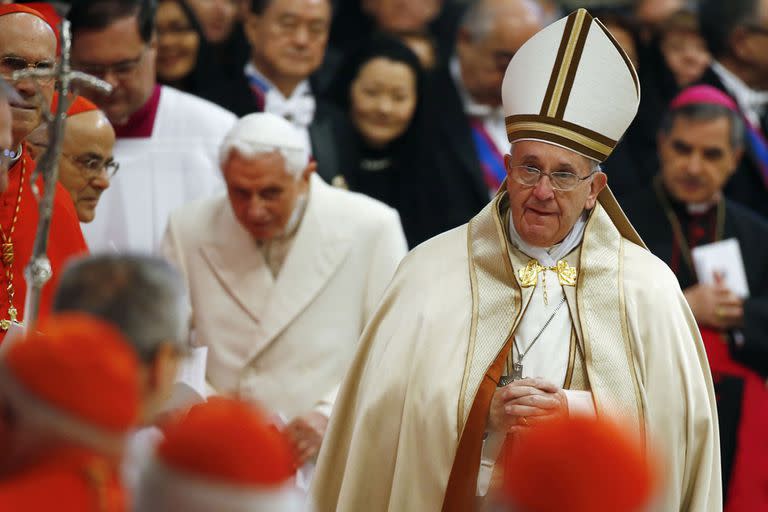 papa francisco basílica san pedro papa emérito benedicto WVI cardenales