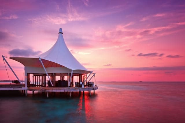 Take a virtual tour of this stunning hotel in the Maldives