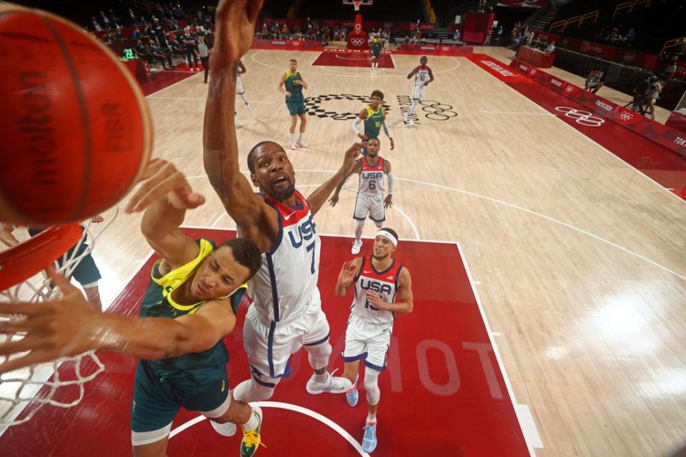 Dante Exum goes to the basket past Kevin Durant (Getty)