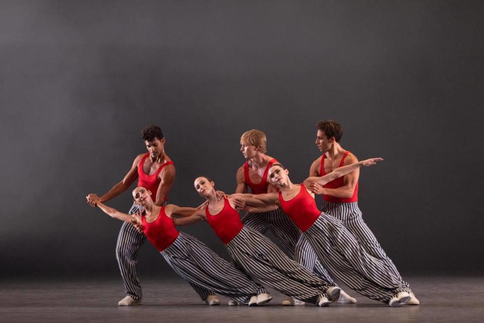 Las tres parejas de “In the Upper Room”, coreografía de Twyla Tharp. Foto Alexander Iziliaev/Cortesía Miami City Ballet