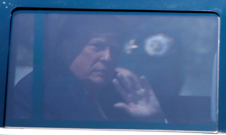 El saludo de Trump cuando se dirigía rumbo al aeropuerto