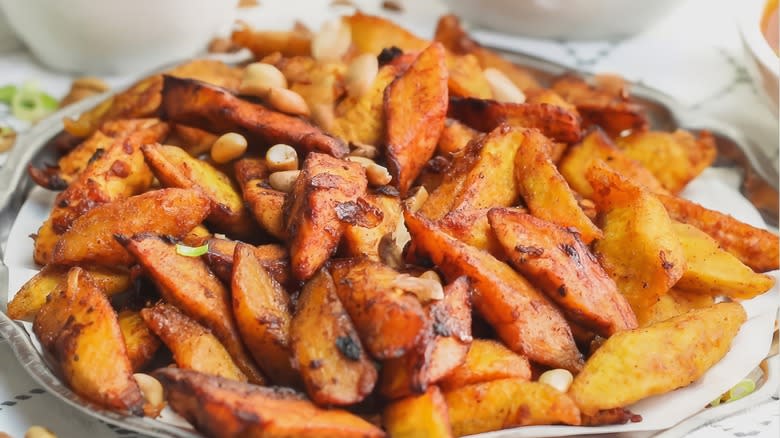 plate of fried plantain pieces