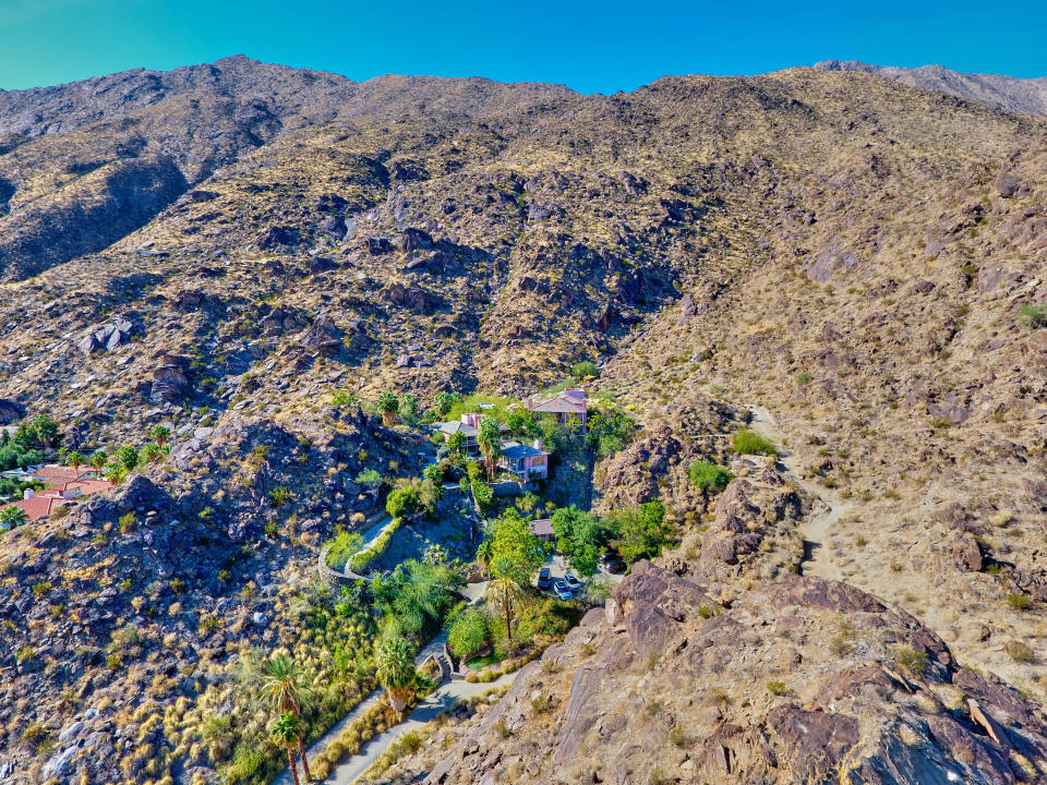 <p>In the past the property situated in the desert mountains has been listed for $12.9 million to $35 million, but this time the auction is "no reserve," which means there's no minimum price.<br></p>