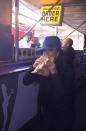 It was burger time for the actress, as she grabbed a bite from The White Lady, one of Auckland’s oldest mobile food carts.