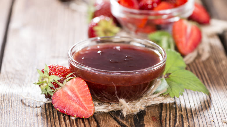 Strawberry sauce in bowl