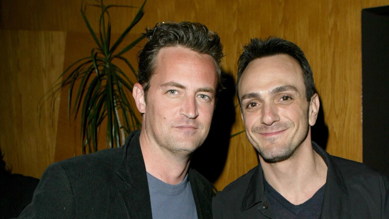 matthew perry and hank azaria during hank azarias nobodys perfect premiere at writers guild theatre in beverly hills, california, united states photo by j vespawireimage