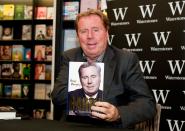 Und auch er fiel inmitten all der TV-Stars und Sternchen auf: Ex-Fußball-Trainer Harry Redknapp, 2009 Champions-League-Teilnehmer mit den Tottenham Hotspurs, setzte sich 2018 gegen alle Teilnehmer durch und gewann das britische Dschungelcamp. (Bild: Charlie Crowhurst/Getty Images)