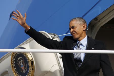 U.S. President Barack Obama waves as he boards Air Force One for Nebraska and Louisiana at Joint Base Andrews in Maryland, January 13, 2016. REUTERS/Carlos Barria