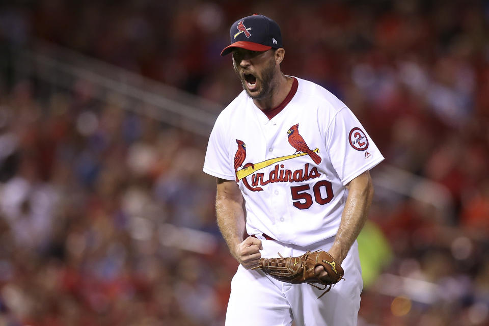 Adam Wainwright turned in a vintage start to lead the Cardinals past the Dodgers on Sunday night. (AP Photo)