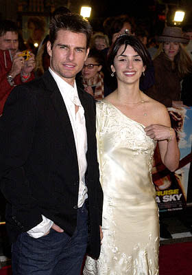 Tom Cruise and Penelope Cruz at the Hollywood premiere of Vanilla Sky