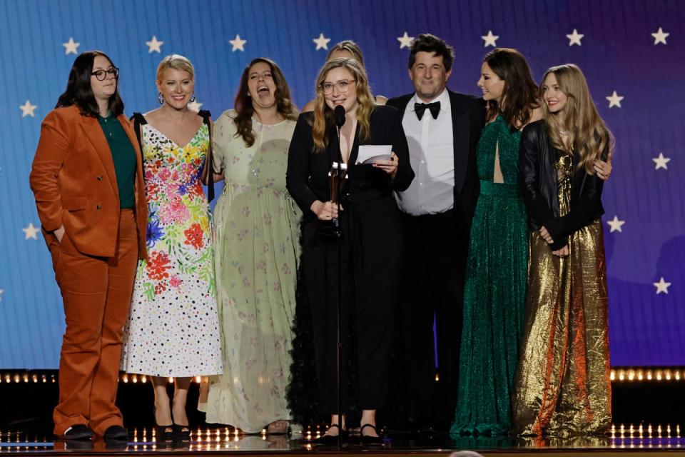 Amanda Seyfriend pictured with the cast and crew of The Dropout (Getty Images for Critics Choice)