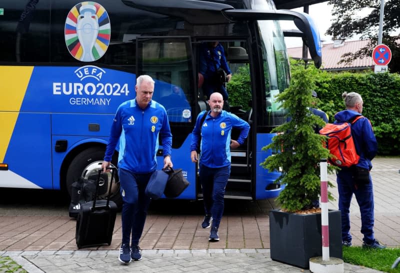 Scotland coach Steve Clarke (R) arrives at the team hotel in Garmisch-Partenkirchen ahead of the UEFA EURO 2024. Andrew Milligan/PA Wire/dpa