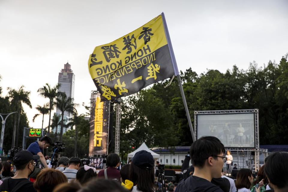 今年六月十三日，自由廣場舉辦了一場「抗爭未完，台港同行」的活動，現場聚集了七千人撐香港。