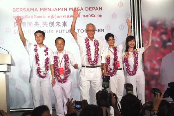 From left to right: Tan Chuan-Jin, Seah Kian peng, Goh Chok Tong, Fatimah Binte Abdul Lateef, Tin Pei Ling. (Yahoo! photo)