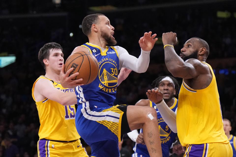 Steph Curry shoots the ball against the Los Angeles Lakers in Game 4.