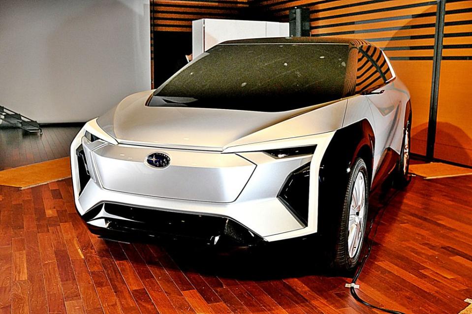 不再水平對臥， SUBARU的 2022 年式Evoltis休旅將前進電動車市場