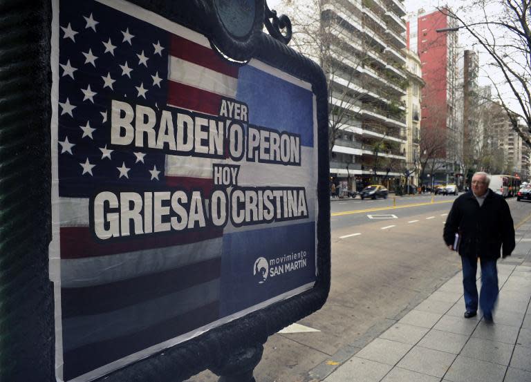 A poster in Buenos Aires supporting the Argentine government in its dispute with the so-called "holdout" hedge funds, on July 29, 2014