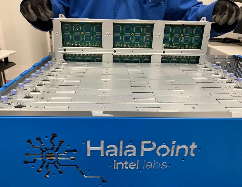 Intel公布名為Hala Point的第二代神經型態運算系統，僅微波爐尺寸大小、比人腦快20倍