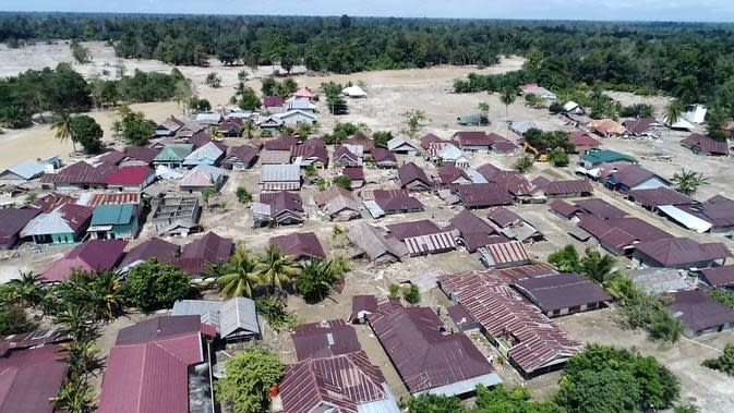 Kementerian PUPR bersama Pemkab Luwu Utara melakukan pendataan rumah masyarakat yang rusak terdampak banjir bandang di wilayah tersebut. (Dok Kementerian PUPR)