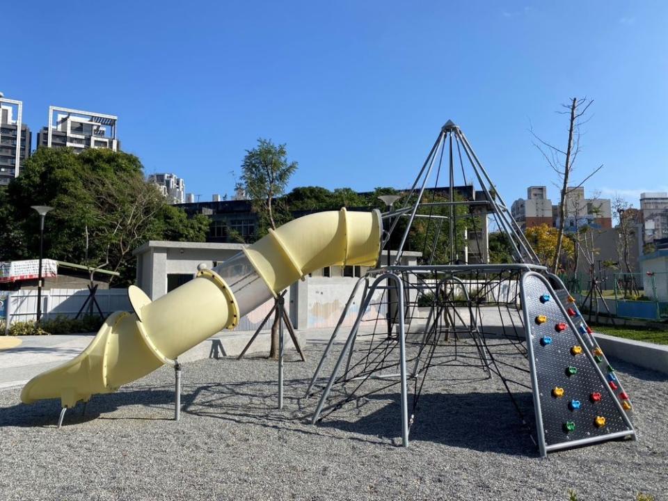《圖說》佳和公園打造全齡樂活的遊憩場所。〈工務局提供〉