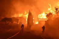 <p>Firefighters work to put out a blaze burning homes early Tuesday, Dec. 5, 2017, in Ventura, Calif. (Photo: Ryan Cullom/Ventura County Fire Department via AP) </p>