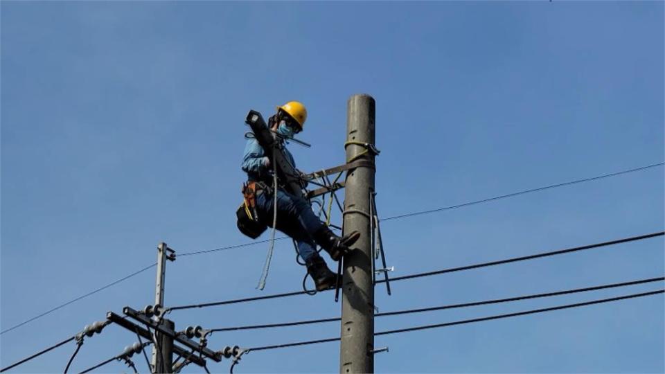 國內頻跳電主因曝　經長郭智輝喊4年內更新完電力設備