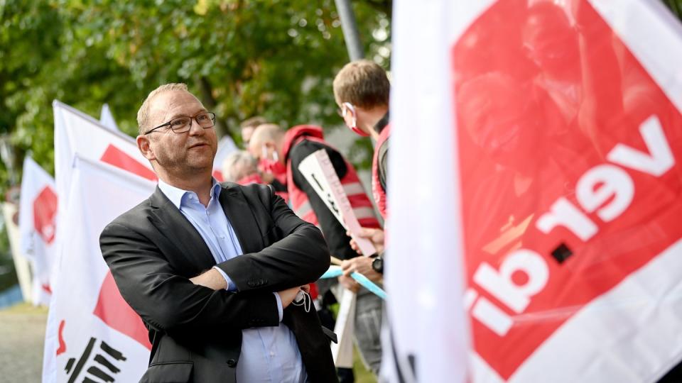 Weist darauf hin, dass die Kommunen laut Steuerschätzung 2022 wirtschaftlich gesehen wieder auf Vorkrisenniveau sind: Verdi-Chef Frank Werneke.