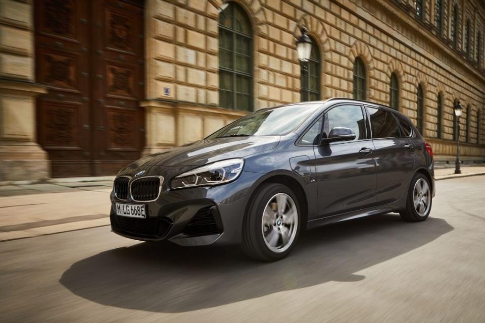 bmw-225xe-active-tourer-25