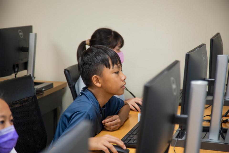 台灣世界展望會與 PaGamO 合作啟動「數位閱讀素養助學計畫」，讓就讀受助兒少上線學習閱讀素養，提升數位學習資源。