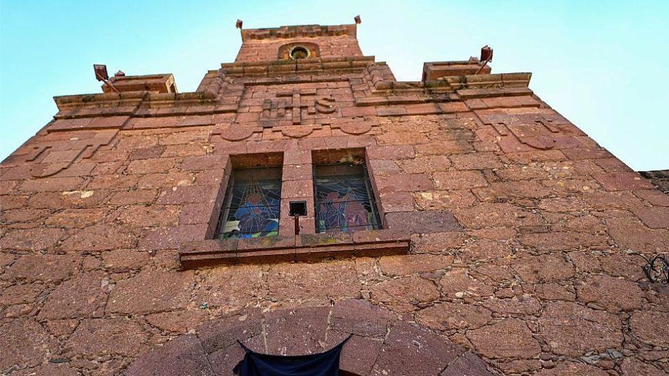 Fachada de la parroquia de San Francisco Javier en Cerocahui