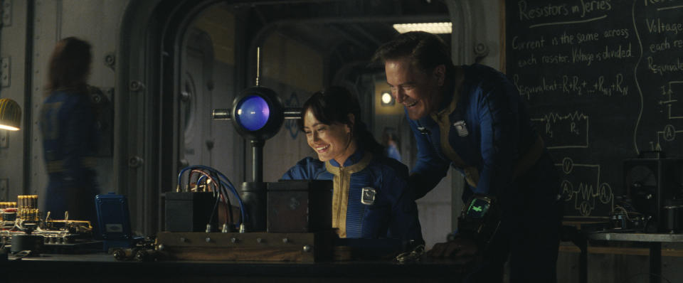 Episodic photo of (L-R) Ella Purnell (Lucy) and Kyle MacLachlan (Overseer Hank) in “Fallout”