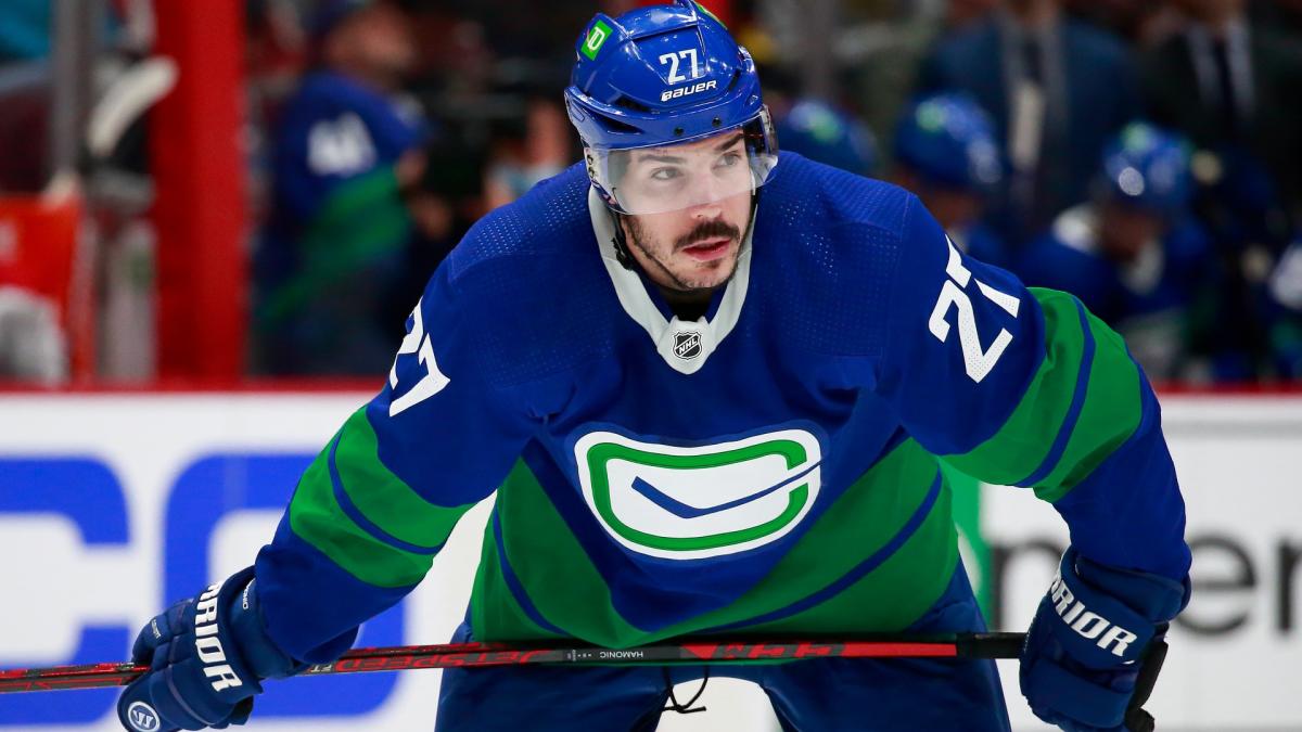 Nhl Canucks Trade Travis Hamonic To Senators For Pick