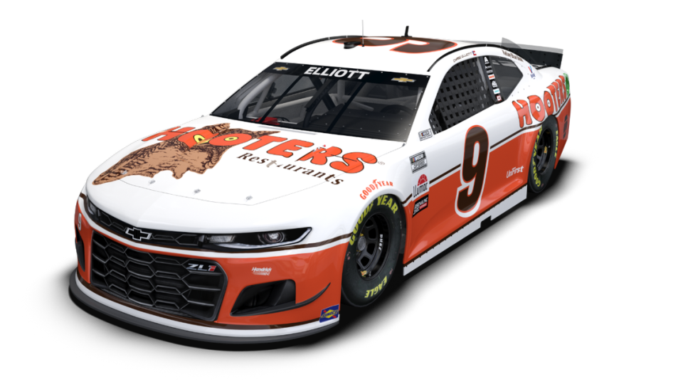 NASCAR driver Chase Elliott will race the No. 9 Hooters paint scheme honoring Alan Kulwicki for the Throwback Weekend at Darlington.