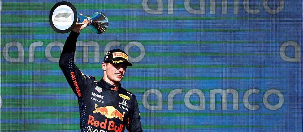 Max Verstappen (Red Bull) a remporté le Grand Prix des États-Unis, dimanche 24 octobre à Austin, en devançant son rival britannique Lewis Hamilton (Mercedes), qui a fini 2e. Le Néerlandais creuse l'écart en tête du championnat.
