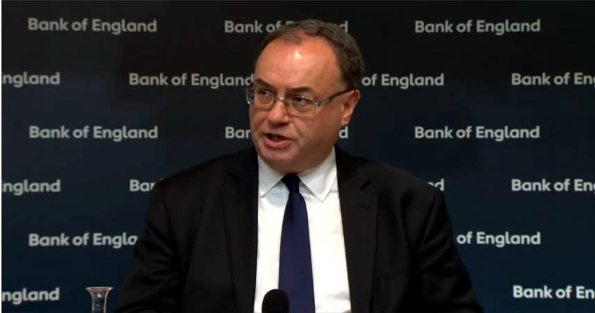 英國央行行長Andrew Bailey指出，央行在升息與經濟衰退間進退兩難。（圖／翻攝自Bank of England Youtube頻道）