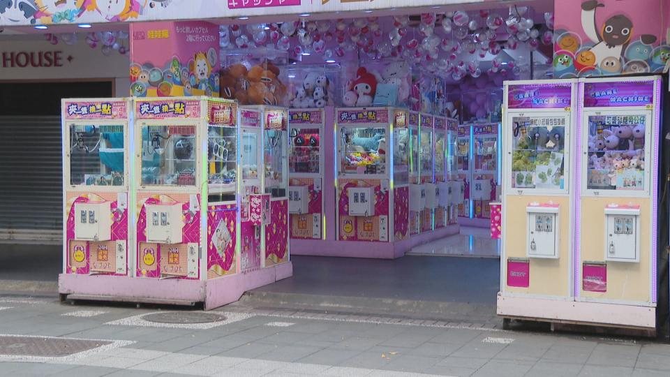 一名香港僑生2019年來台讀大學時，為賺取生活費，破解娃娃機台玩法，偷走機台內公仔變賣。（示意圖，資料照）