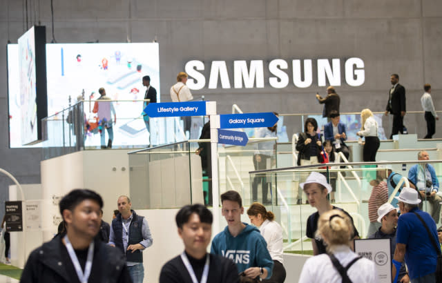 Visitors at the Samsung boot during the international electronics and innovation fair IFA in Berlin on September 11, 2019. (Photo by Emmanuele Contini/NurPhoto)